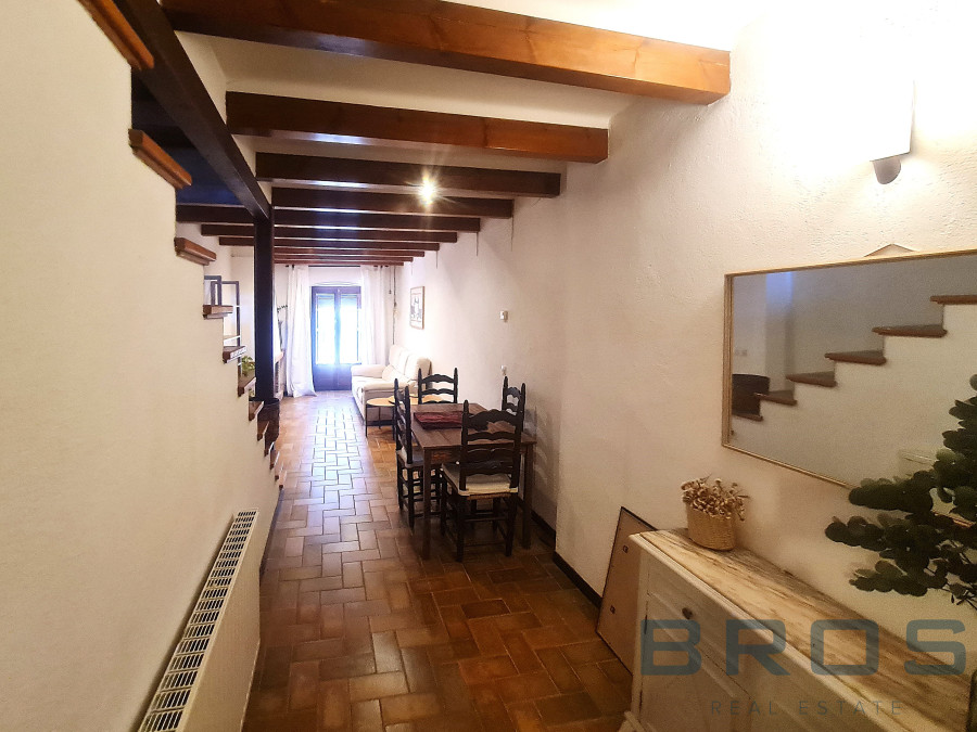 BELLE MAISON RUSTIQUE AU CENTRE DU VILLAGE DE BELLCAIRE