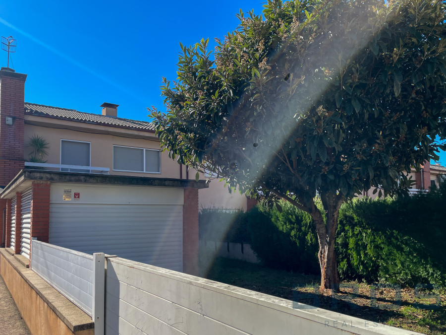 CASA ADOSSADA A LA VALL D’EN BAS