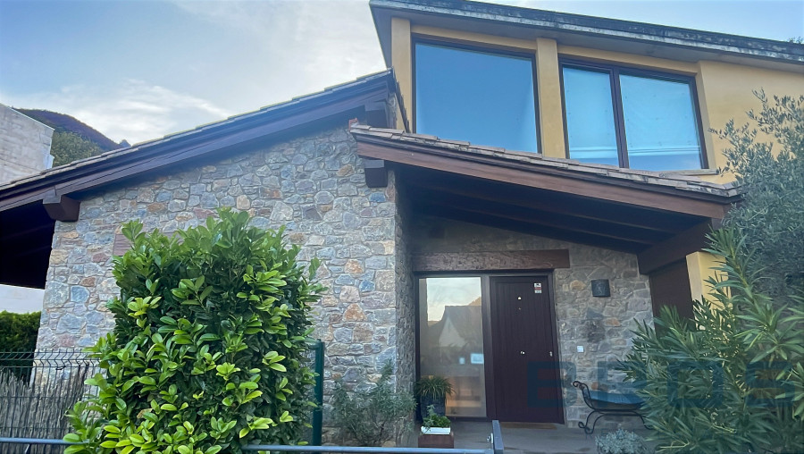 CASA MODERNA AMB JARDÍ PRIVAT A LA VALL D’EN BAS