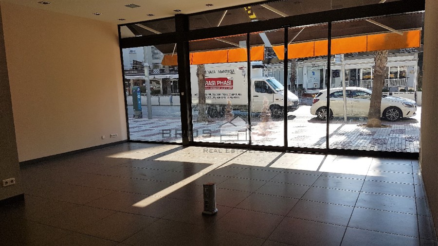 LOCAL COMERCIAL A L'AVINGUDA PRINCIPAL